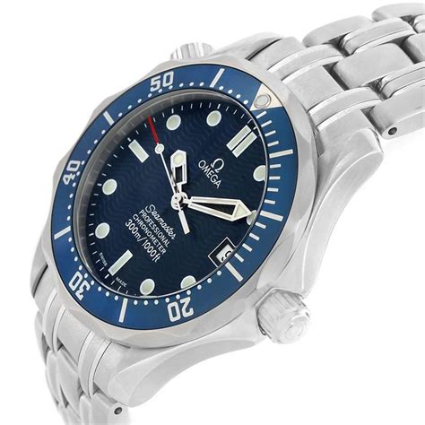 2551.80.00 - omega Seamaster mid size.